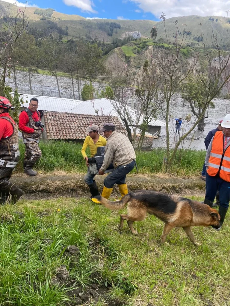Se rescató algunos enseres que todavía servían
