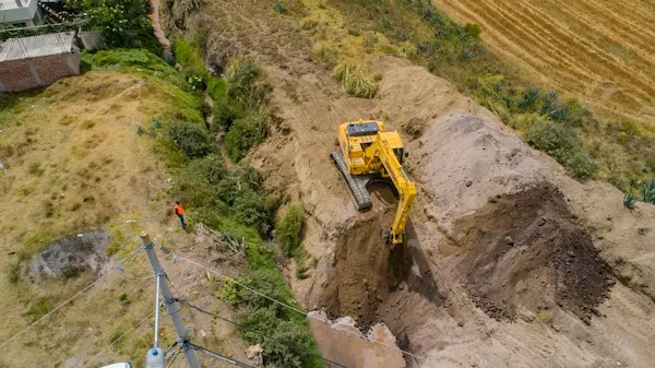 Recuperan quebrada de Las Abras en Riobamba luego de una pausa del proceso