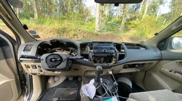 Delincuentes robaron accesorios de carro en Penipe
