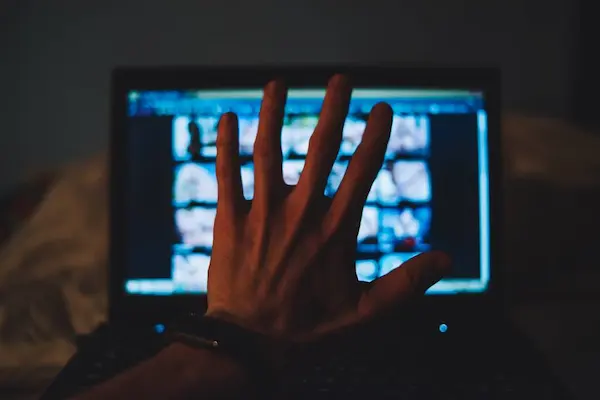 ¿Cómo afecta la pornografía al cerebro, según la psicología?