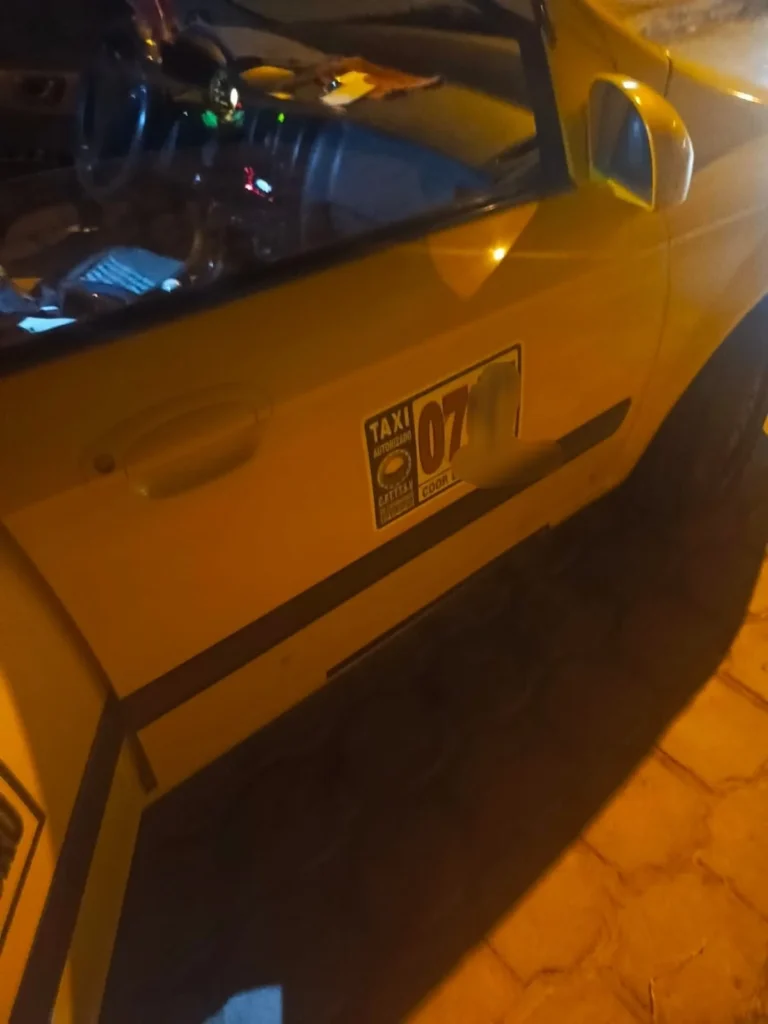 Taxista pasó con el celular en la mano toda la carrera en Riobamba