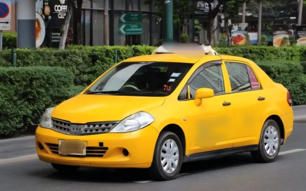 Roban accesorios de un taxi en menos de 2 horas en Riobamba