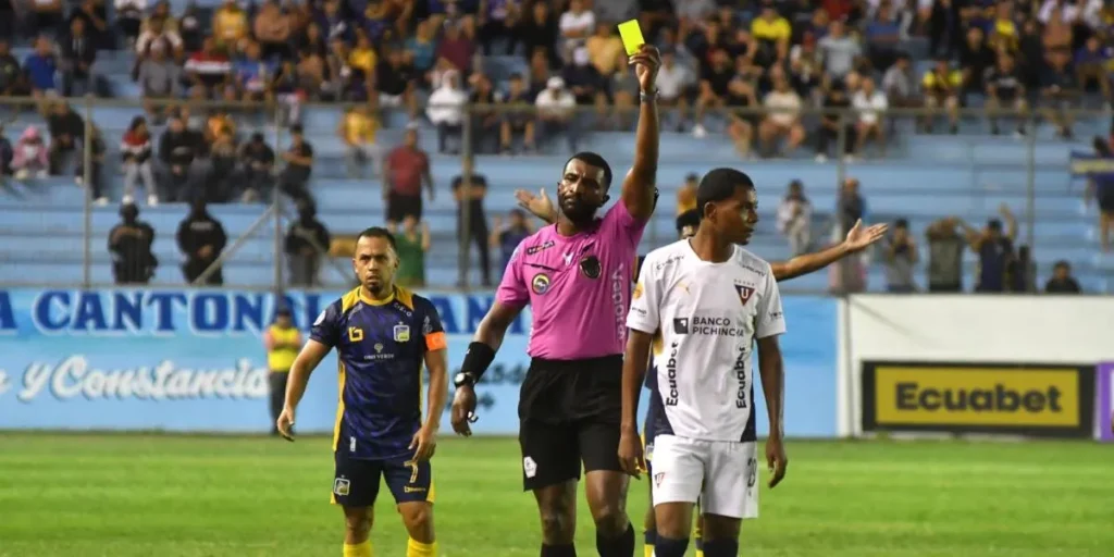 Árbitro emitió insólito comentario a un jugador del Delfín