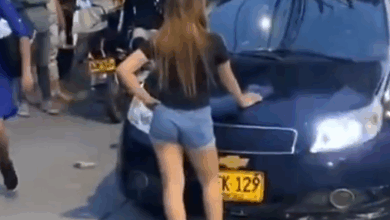 Hija destrozó el carro de su padre tras verlo con su amante