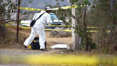 Encuentran el cuerpo de una mujer junto a su hijo de 2 años