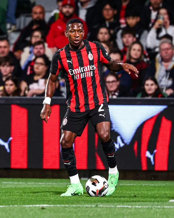 Pervis Estupiñán fue titular en la goleada del Milan 9-0