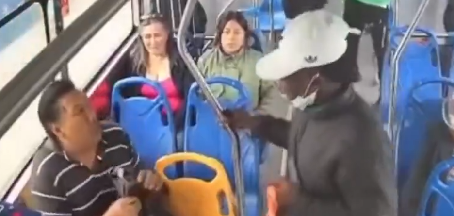 Delincuentes atacan a usuarios de bus urbano a plena luz del día