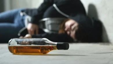 2 personas mueren tras consumir alcohol metílico en Ambato.