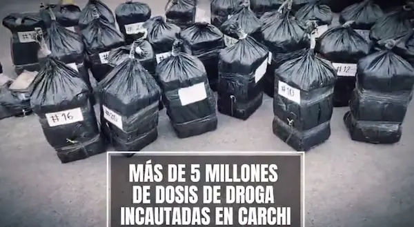 Droga incautada en camión de doble fondo