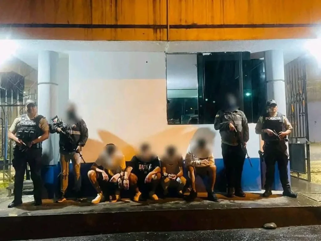 4 hombres detenidos por presunto tráfico de drogas en Sucúa.