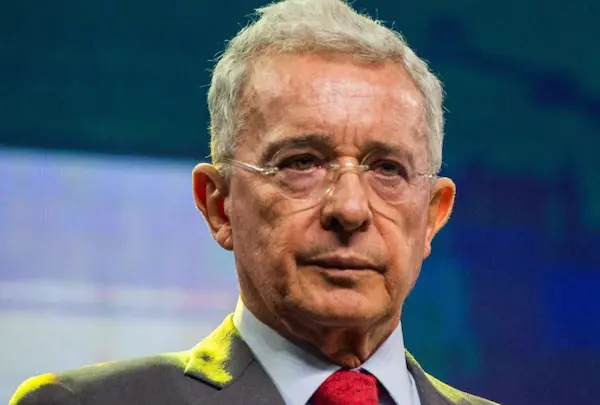 Fiscalía pide 12 años de prisión domiciliaria para Álvaro Uribe
