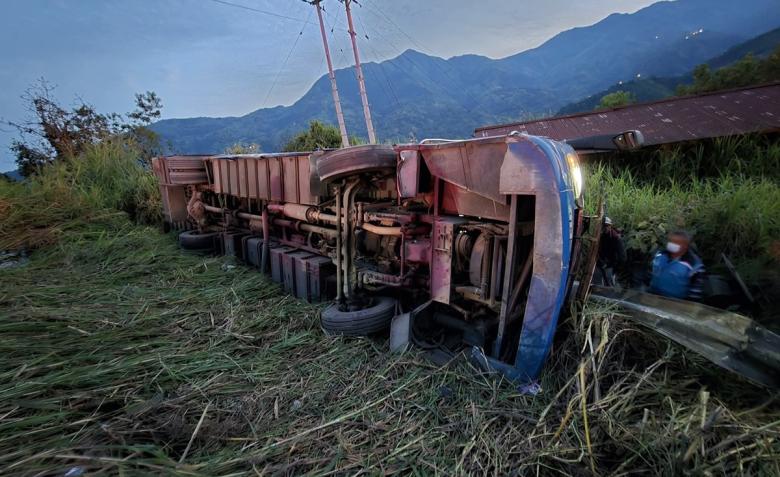 Accidente en Bolívar: bus cae a un abismo y deja cinco muertos