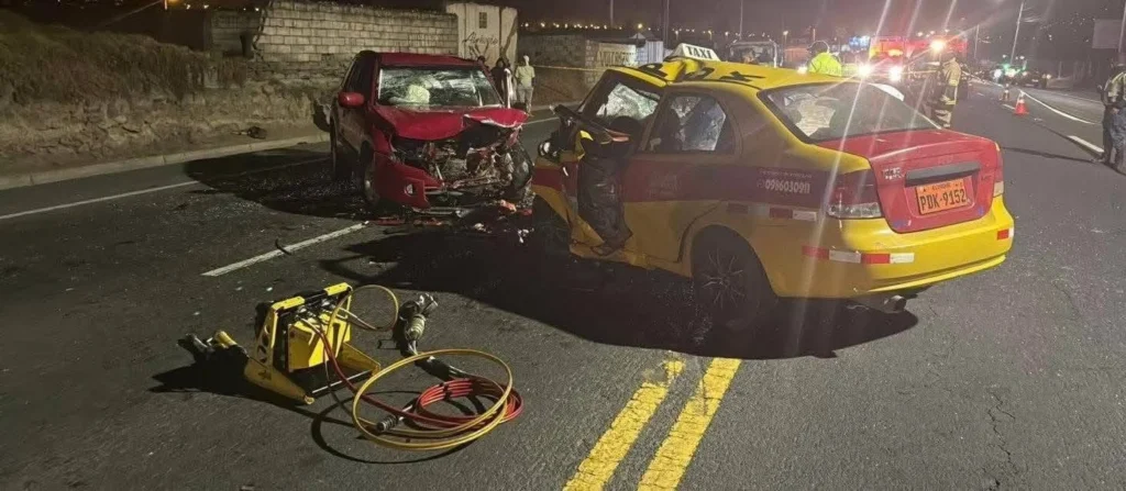 Ambato accidente en Cunchibamba deja 4 muertos y 2 heridos.