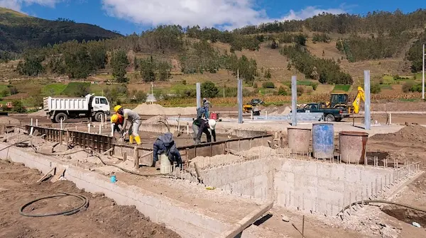Avanza la construcción de la nueva plaza del rastro en Licto