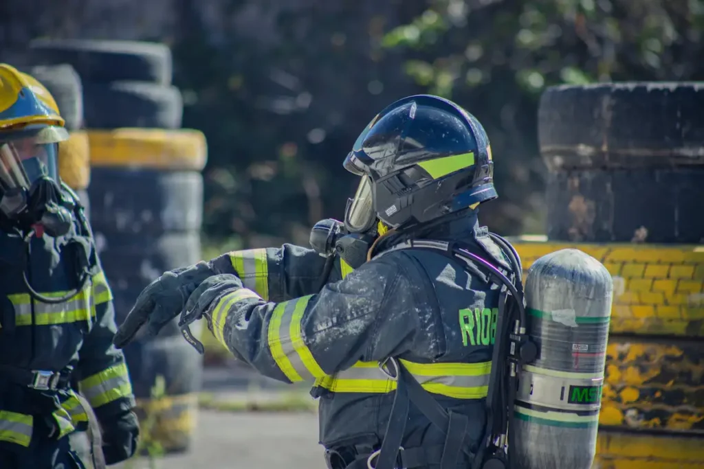 Bomberos Riobamba abre curso vacacional para niñas y niños