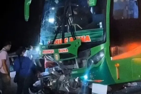 ¡Bus de Mushuc Runa involucrado en fuerte accidente!
