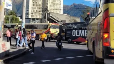 Marcha de Noboa: bus del Olmedo visto en las manifestaciones.