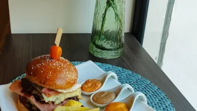 CAFFEINE s.c en el Top Burger con su hamburguesa La Generala