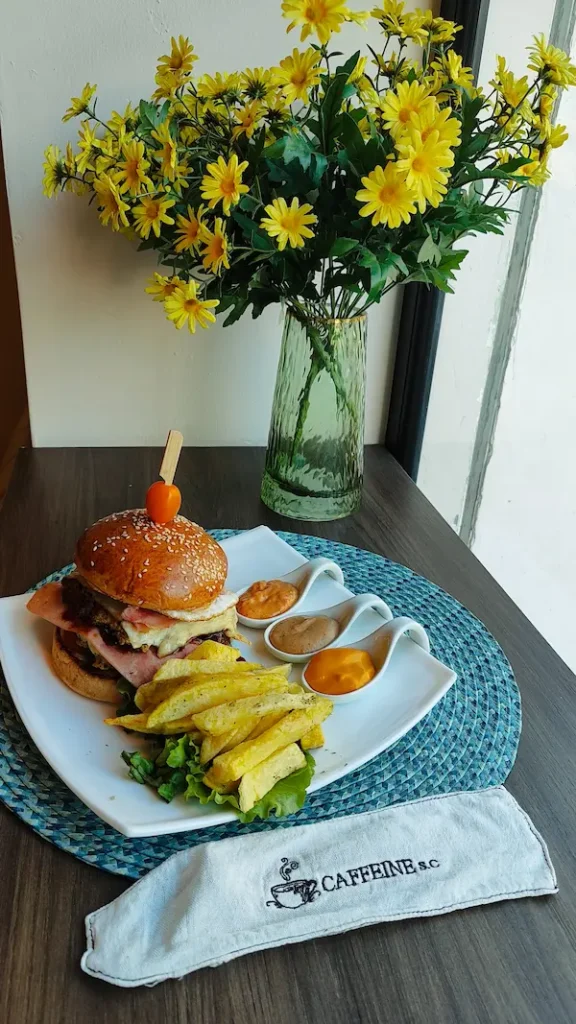 CAFFEINE s.c en el Top Burger con su hamburguesa La Generala