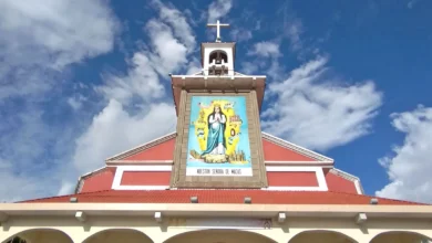 Cierre de vía Macas-Sucúa por caminata en honor a la virgen.