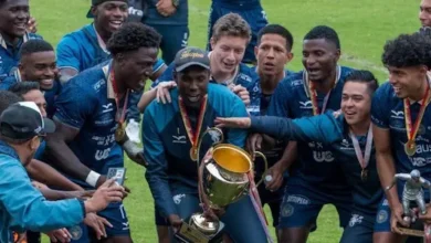 Cuenca Juniors con el trofeo de Azuay.