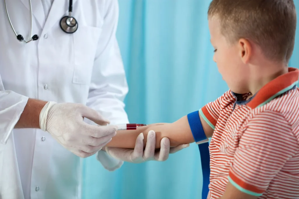 Exámenes médicos para niños a bajo costo en Ambato.
