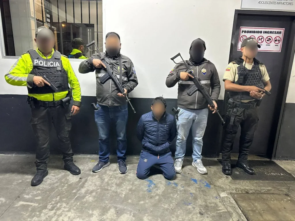 Hombre detenido por presunto microtráfico en Ambato.
