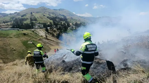 Ardua tarea representó la labor del Cuerpo de Bomberos de Guano