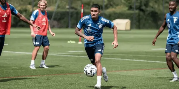 Kendry sorprendió / Mira lo que hizo en su primera práctica en Estrasburgo