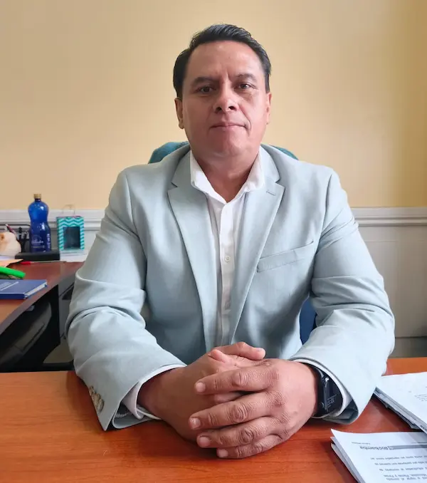 Marco Miñaca, director de Servicios Municipales brindó detalles del plan de seguridad en el cementerio de Riobamba.