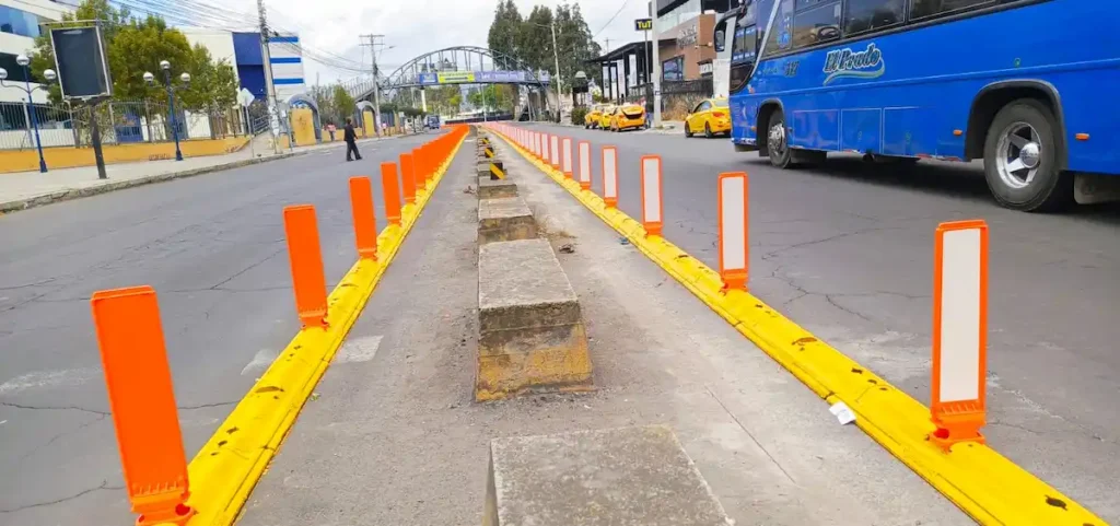 Nueva ciclovía en la vía Riobamba - Guano causa molestias