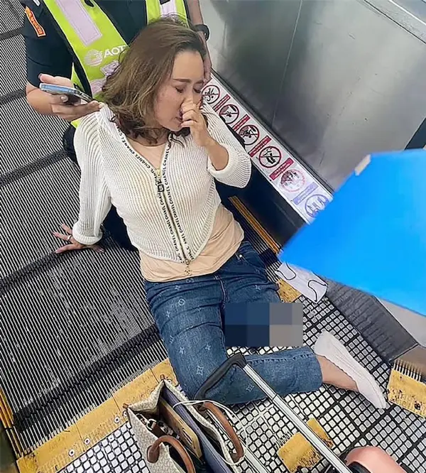 Mujer pierde la pierna en pasarela mecánica del aeropuerto