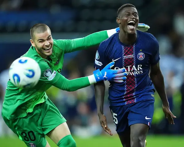 PSG campeón de la Supercopa de Europa en penales.
