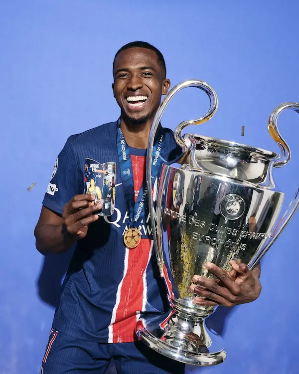 Willian Pacho con la Champions League.