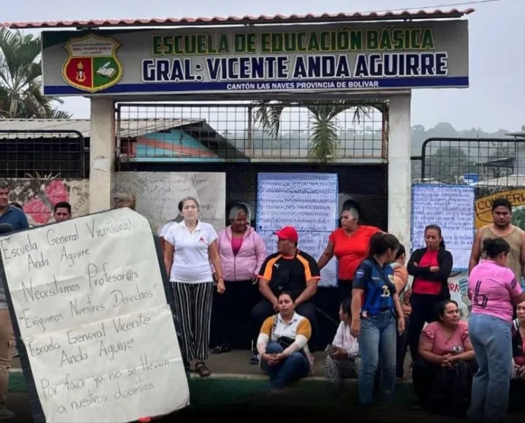 Padres denuncian falta de maestros en escuela de Bolívar