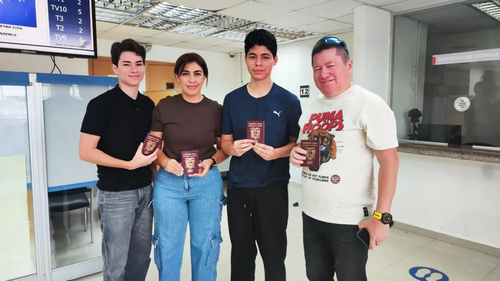 Pasaportes en Ecuador para niños y adolescentes en2025. 