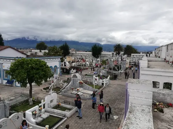 Plan de seguridad por robos y consumo de alcohol en cementerio de Riobamba
