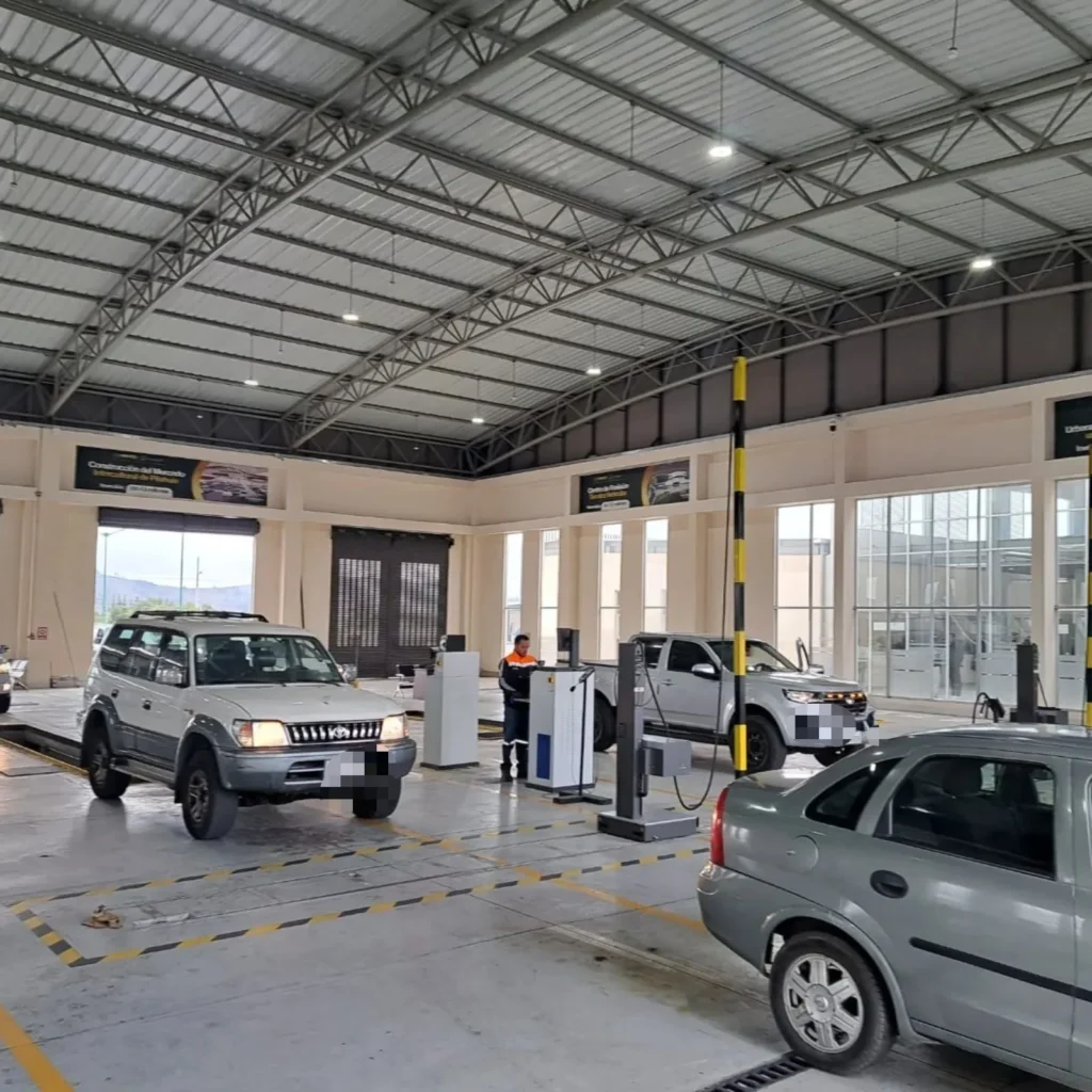 Problemas en el sistema de matriculación vehicular de Ambato.