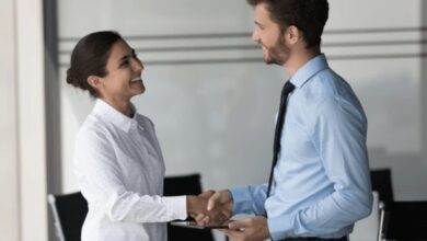 Qué dice de tu personalidad la forma de saludar, según la psicología