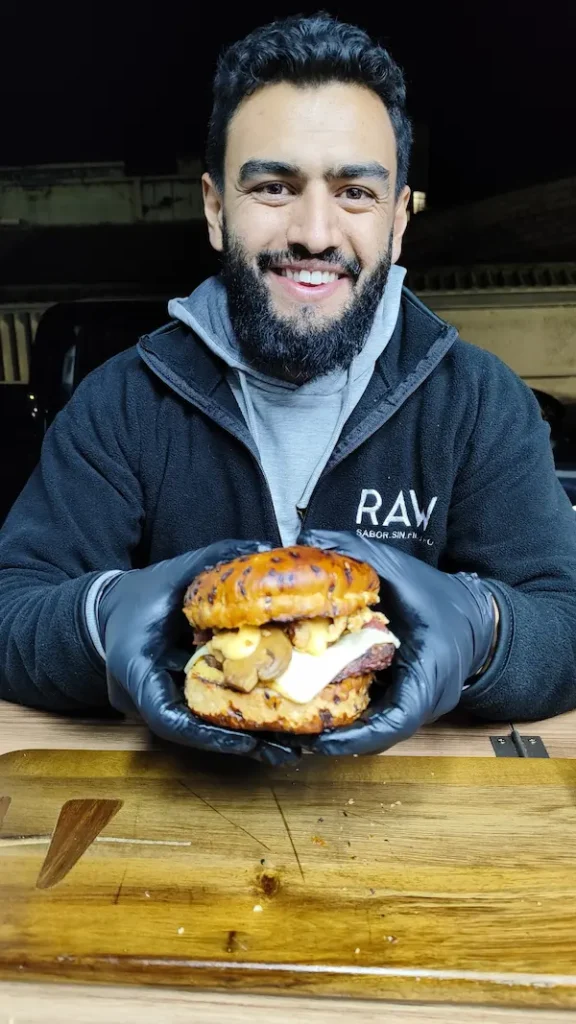 RAW BURGER en el Top Burger con su hamburguesa Terrosa