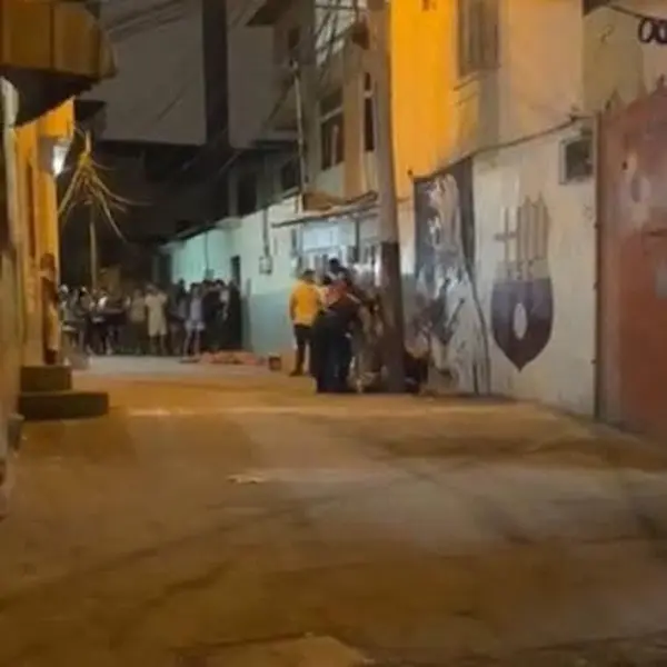 2 hombres fueron asesinados mientras conversaban