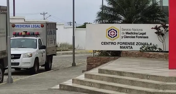 Los cuerpos sin vida fueron trasladados hasta el Centro Forense de la 'Capital Mundial del Atún'