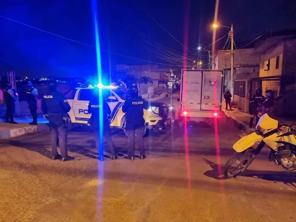 1 hombre murió baleado mientras caminaba por las gradas