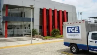 El cuerpo inerte fue trasladado hasta el Centro Forense de manta, a fin de que se acerquen familiares a reconocerlo y realizarle la autopsia que determina la ley