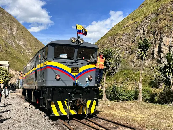 Inauguración del tren en Alausí la ruta de Nariz del Diablo