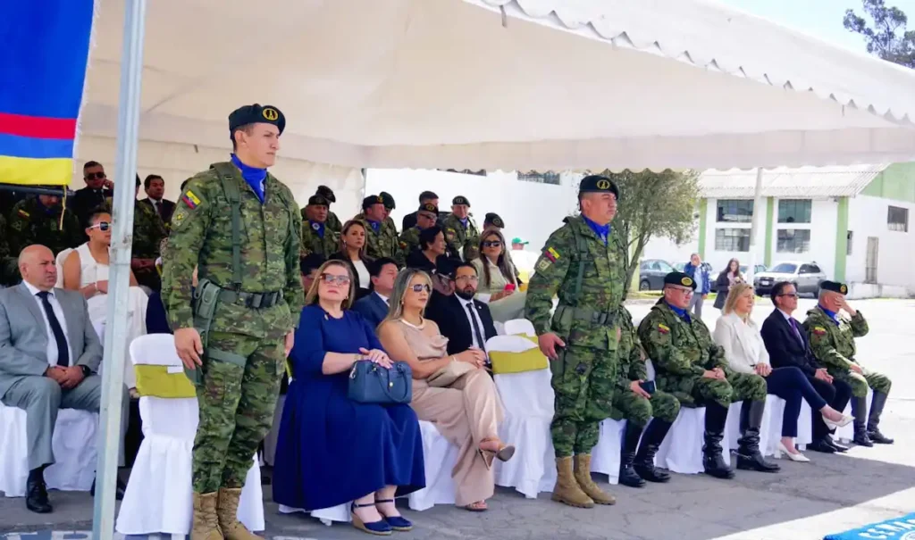 Cambio de mando en el Centro de Mantenimiento Blindado del la Brigada Galápagos