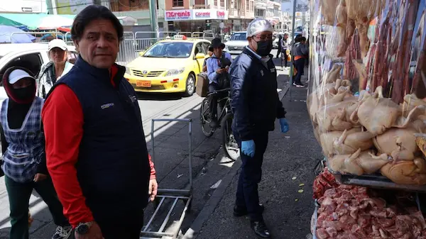 Marcelo Mancheno, intendente general de Chimborazo, verificó que no se atente contra la salud de la población.