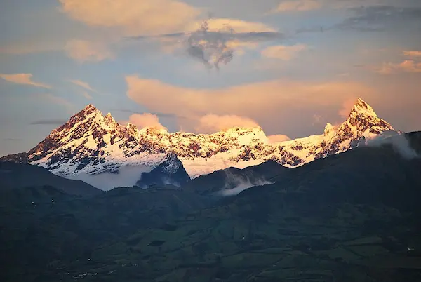 Por su majestuosidad y belleza, El Altar es muy visitado por los andinistas
