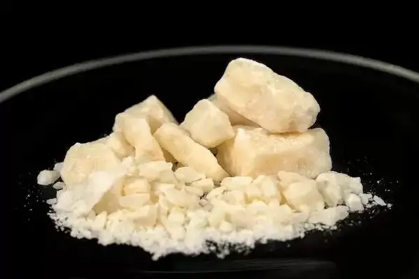 Crack, también conocido como pasta base de coca, bazuco o simplemente 'pasta'