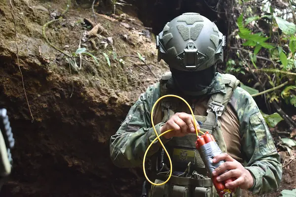 Ejército destruyó 4 bocaminas en operativo contra minería en Chimborazo